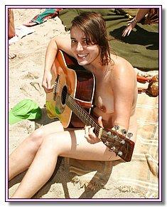 comely teens offers pussy for sun