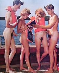 18+ babes are posing stripped at beaches and flashes..