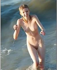 without complexes nudist girlfriend enjoys nudist..